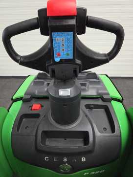 Použité vysokozdvižné vozíky CESAB P320 ELEKTRO NIEDERHUBWAGENDEICHSEL (13057795)