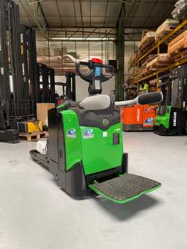 Použité vysokozdvižné vozíky CESAB transpalette conducteur port� debout ELEKTRO NIEDERHUBWAGENFAHRERSITZ (12995138) backdrop