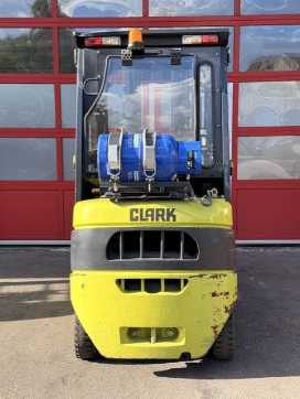 Použité vysokozdvižné vozíky CLARK C15L GAS VIERRADFRONTSTAPLER (13044555)