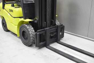 Použité vysokozdvižné vozíky CLARK GTS 25L /57447/ GAS VIERRADFRONTSTAPLER (13032041)