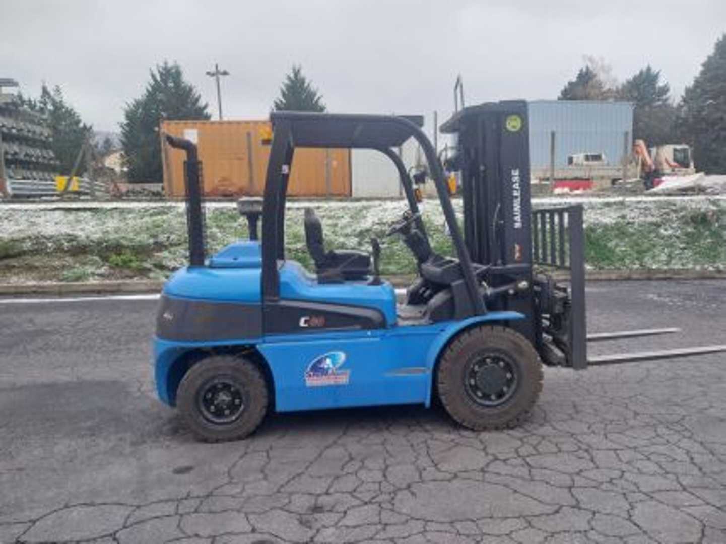 Použité vysokozdvižné vozíky CLARK chariot élévateur à fourches DIESEL VIERRADFRONTSTAPLER (12960139)