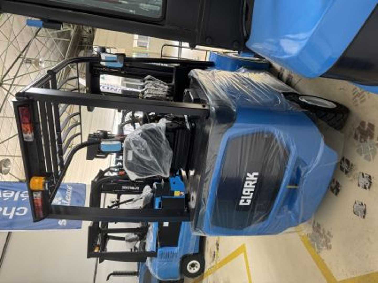 Použité vysokozdvižné vozíky CLARK chariot élévateur à fourches ELEKTRO VIERRADFRONTSTAPLER (13031753)