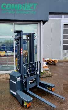 Použité vysokozdvižné vozíky COMBILIFT AISLE MASTER COMBI WR4 - NEW WEITERE VIERWEGESTAPLER (12989568)