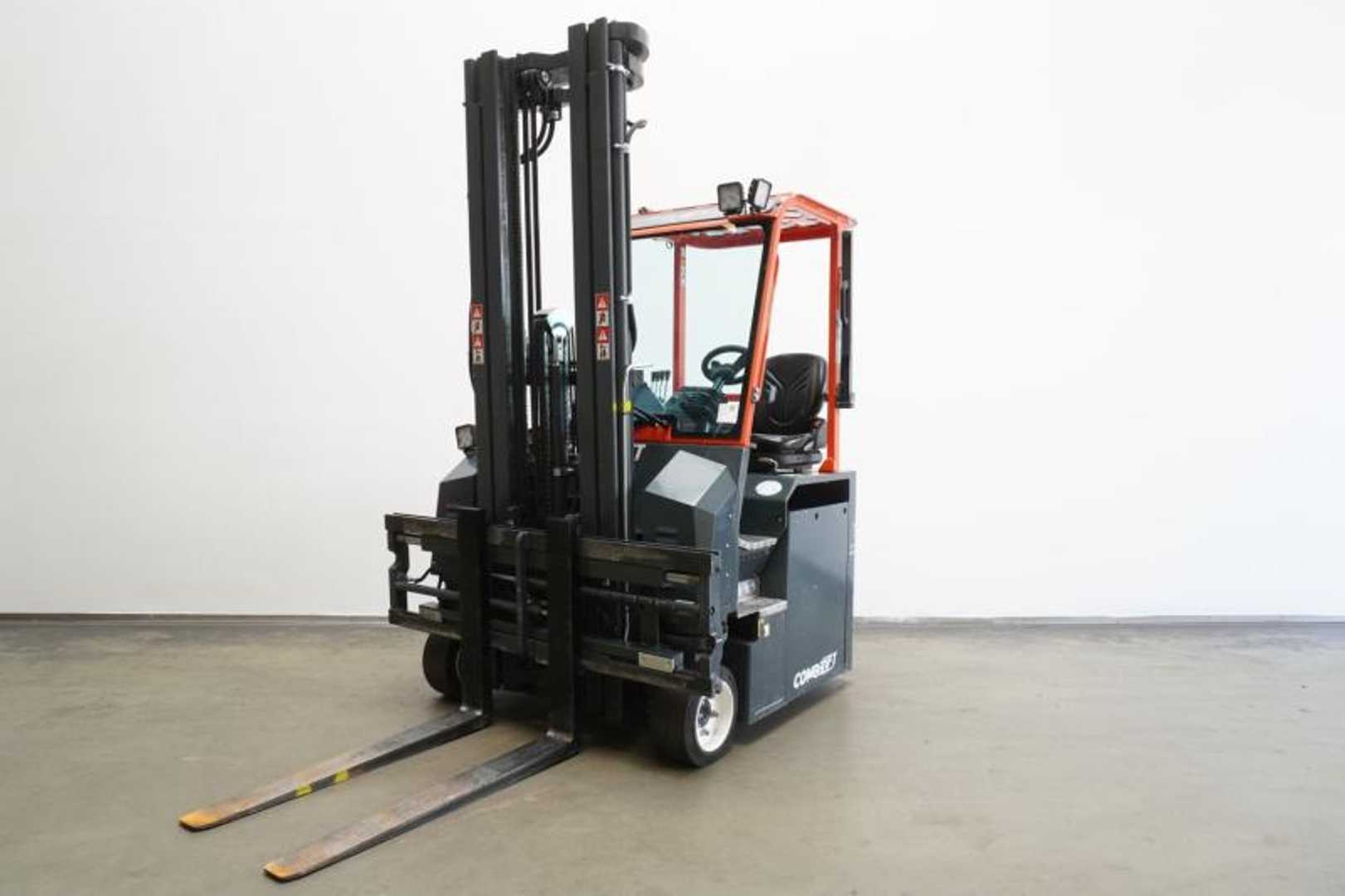 Použité vysokozdvižné vozíky COMBILIFT CBE3000 ELEKTRO VIERWEGESTAPLER (12986141)