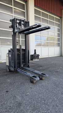 Použité vysokozdvižné vozíky CROWN Eti4040 1,6TF ELEKTRO HOCHHUBWAGENDEICHSEL (13075904)