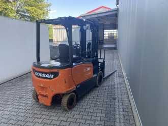 Použité vysokozdvižné vozíky DOOSAN B35X-7 ELEKTRO VIERRADFRONTSTAPLER (13061014)