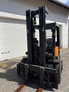 Použité vysokozdvižné vozíky DOOSAN D30G DIESEL VIERRADFRONTSTAPLER (13032762)