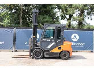 Použité vysokozdvižné vozíky DOOSAN D35C-7 DIESEL VIERRADFRONTSTAPLER (13060368)