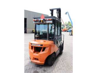 Použité vysokozdvižné vozíky DOOSAN D35C-7 DIESEL VIERRADFRONTSTAPLER (13060368)