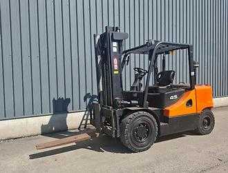 Použité vysokozdvižné vozíky DOOSAN D45SC-5 DIESEL VIERRADFRONTSTAPLER (13073735)