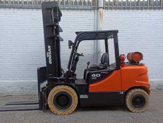 Použité vysokozdvižné vozíky DOOSAN G40SC-5 GAS VIERRADFRONTSTAPLER (13040259)