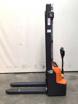 Použité vysokozdvižné vozíky DOOSAN LSM12N-7 ELEKTRO HOCHHUBWAGENDEICHSEL (13027547)