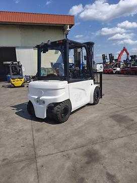 Použité vysokozdvižné vozíky EP CPD50L1 ELEKTRO VIERRADFRONTSTAPLER (13067662)