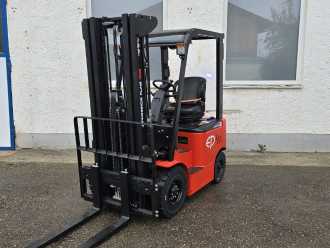 Použité vysokozdvižné vozíky EP EFL181 ELEKTRO VIERRADFRONTSTAPLER (12988878)
