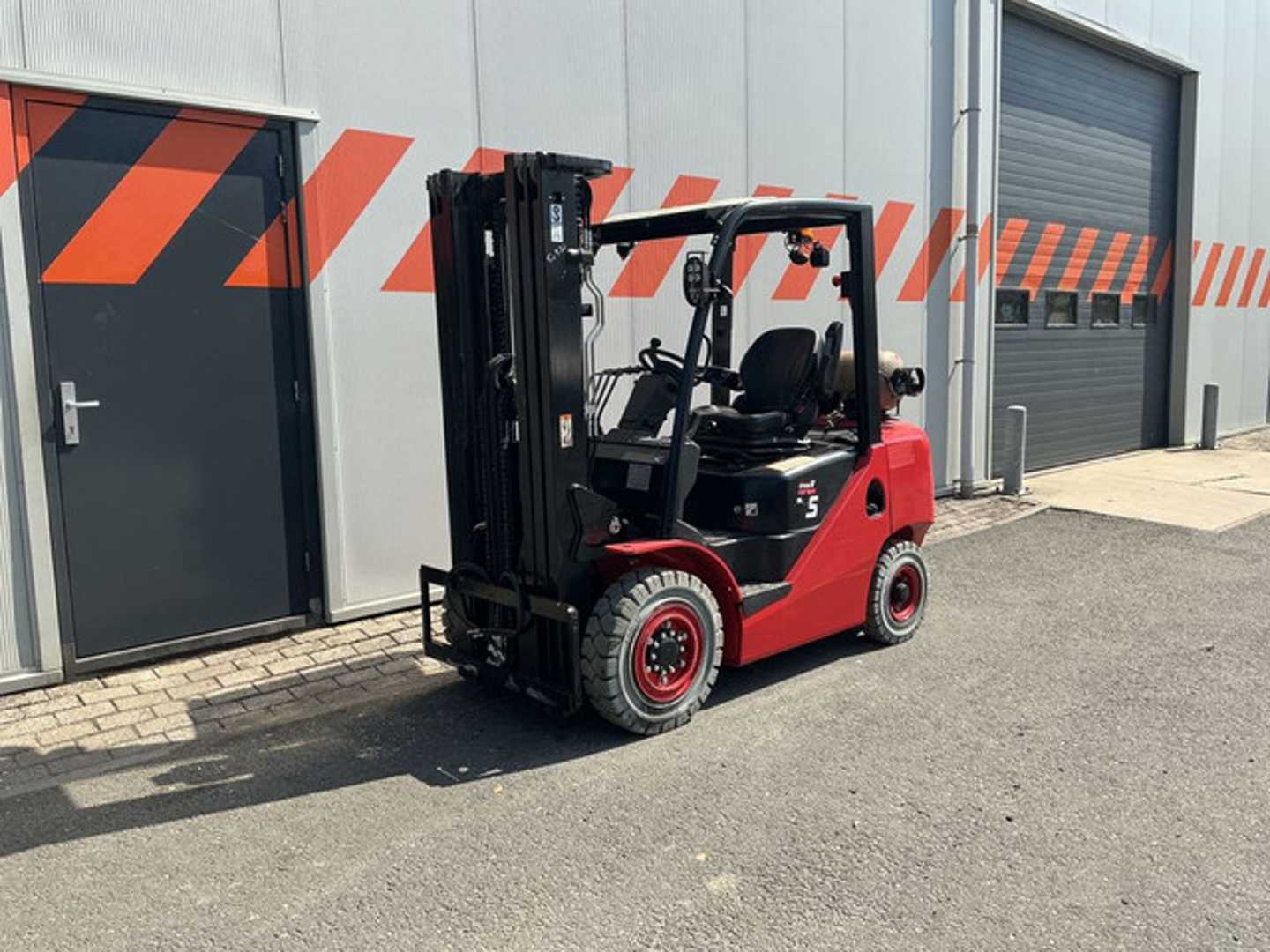 Použité vysokozdvižné vozíky HANGCHA CPYD25 GAS VIERRADFRONTSTAPLER (13039999)