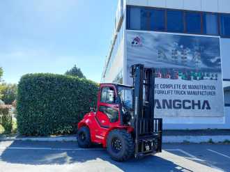 Použité vysokozdvižné vozíky HANGCHA TT35-4 (CPCD35-XW33C-RT4) DIESEL GELAENDESTAPLER (12987444) backdrop