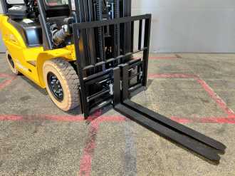 Použité vysokozdvižné vozíky HANGCHA XE25Hi ( CPD25-XEY2H2-SI ) ELEKTRO VIERRADFRONTSTAPLER (13040873)