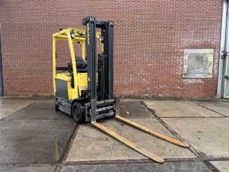 Použité vysokozdvižné vozíky HYSTER E2.5XN MWB ELEKTRO VIERRADFRONTSTAPLER (13071750) backdrop