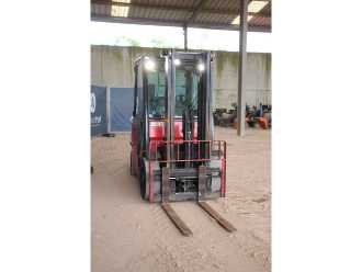 Použité vysokozdvižné vozíky HYSTER H2.5FT GAS VIERRADFRONTSTAPLER (13062888)