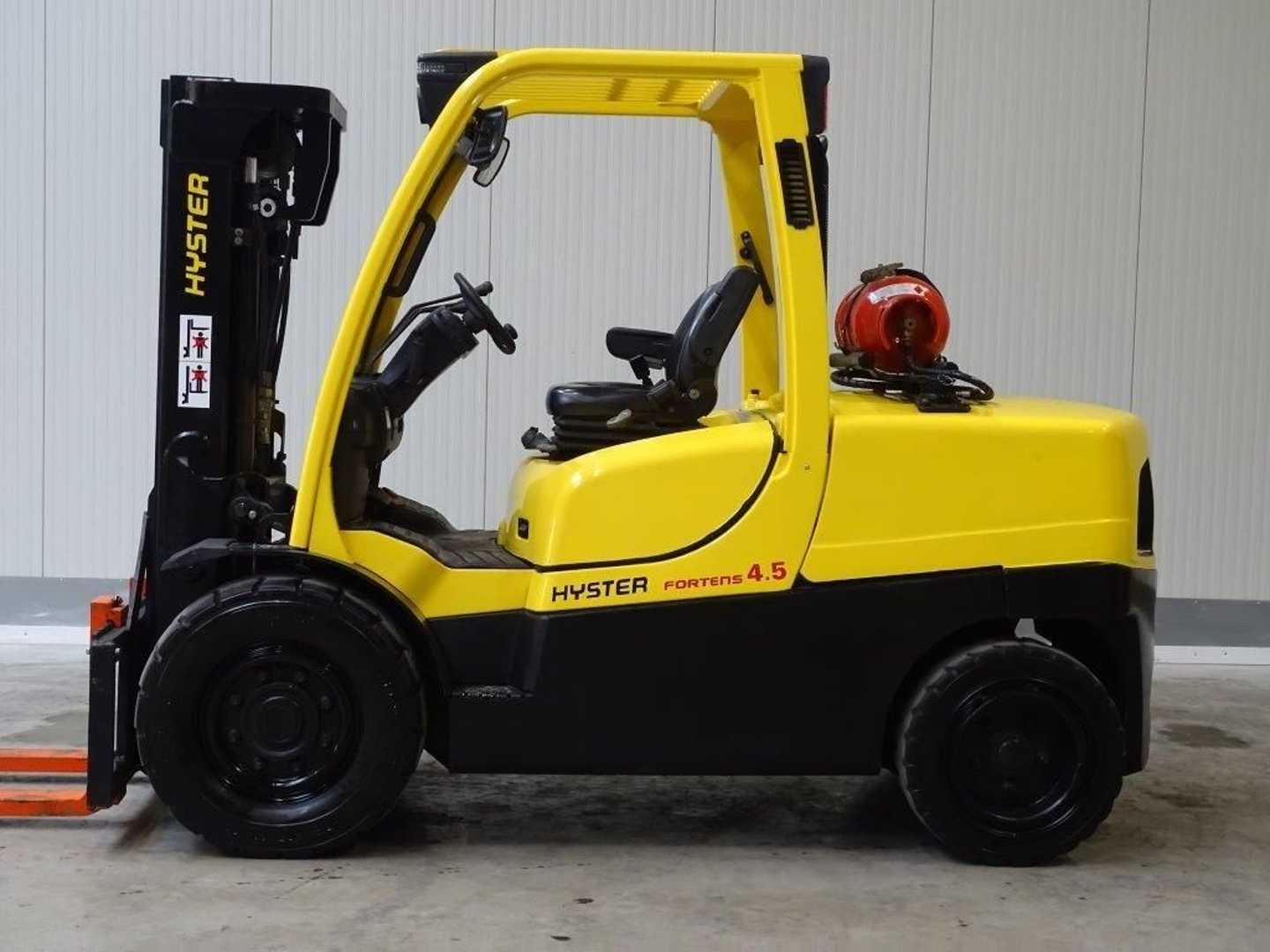 Použité vysokozdvižné vozíky HYSTER H4.5FT6 - Container-Indoor-Stapler -TRIPLEX GAS VIERRADFRONTSTAPLER (12817172)