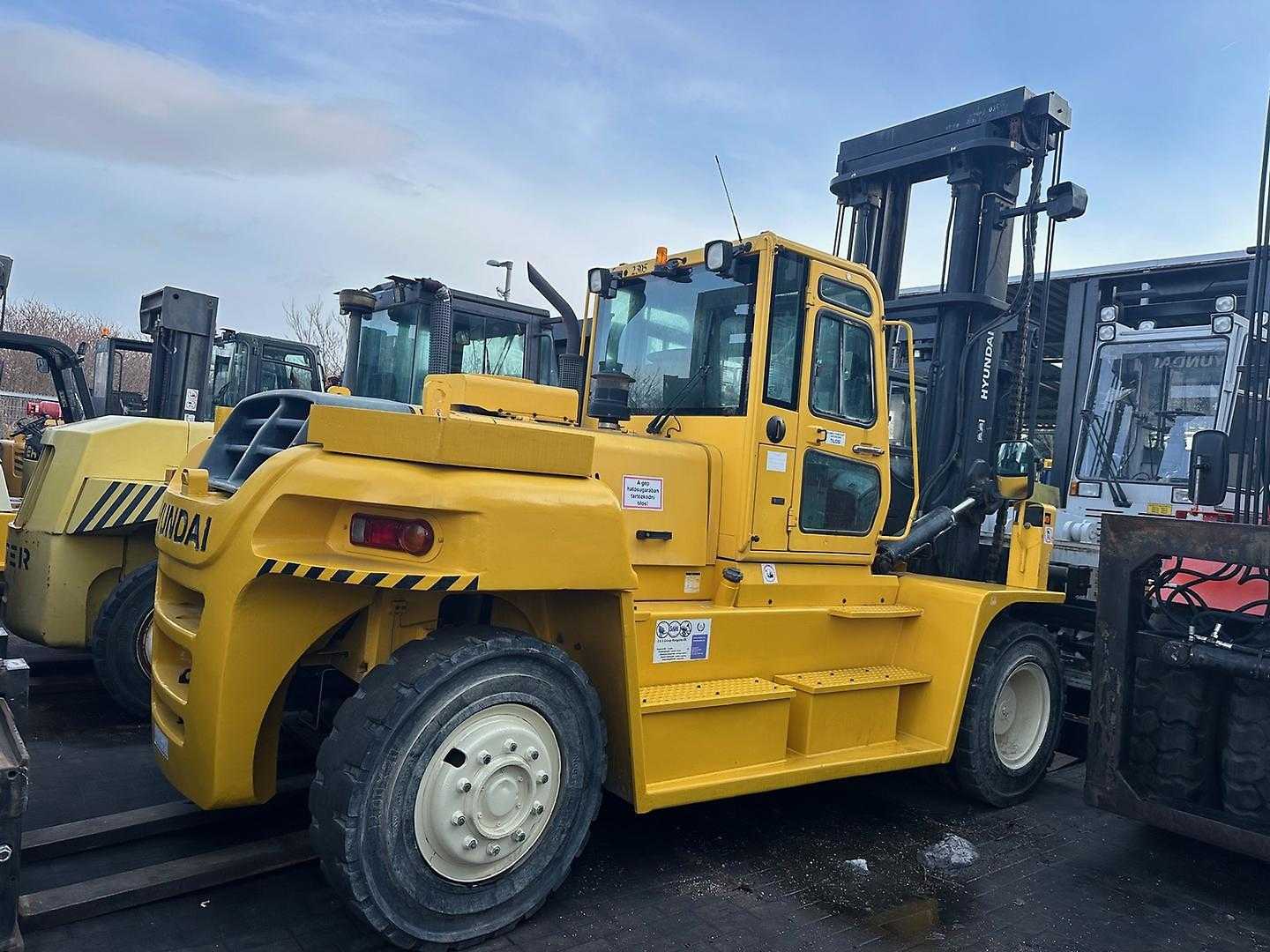 Použité vysokozdvižné vozíky HYUNDAI 140-160D-7E DIESEL VIERRADFRONTSTAPLER (12847415)