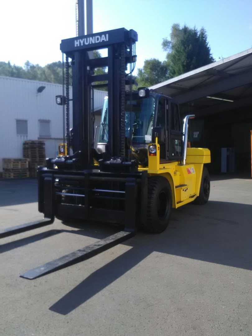 Použité vysokozdvižné vozíky HYUNDAI 160D - 9 DIESEL VIERRADFRONTSTAPLER (13024578)
