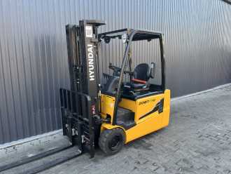 Použité vysokozdvižné vozíky HYUNDAI 20BT-9U ELEKTRO DREIRADFRONTSTAPLER (13028732) backdrop