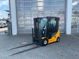 Použité vysokozdvižné vozíky JUNGHEINRICH DFG 316s / Triplex: 4.4m / 2.008h / Klima / SS DIESEL VIERRADFRONTSTAPLER (13052334)