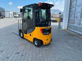 Použité vysokozdvižné vozíky JUNGHEINRICH DFG 316s / Triplex: 4.4m / 2.008h / Klima / SS DIESEL VIERRADFRONTSTAPLER (13052334)