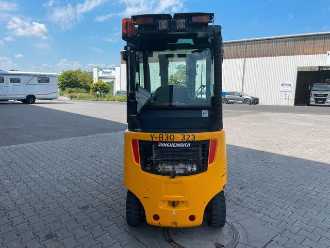 Použité vysokozdvižné vozíky JUNGHEINRICH DFG 316s / Triplex: 4.4m / 2.008h / Klima / SS DIESEL VIERRADFRONTSTAPLER (13052334)
