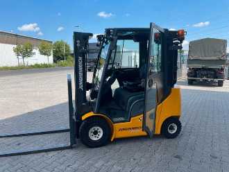 Použité vysokozdvižné vozíky JUNGHEINRICH DFG 316s / Triplex: 4.4m / 2.008h / Klima / SS DIESEL VIERRADFRONTSTAPLER (13052334)