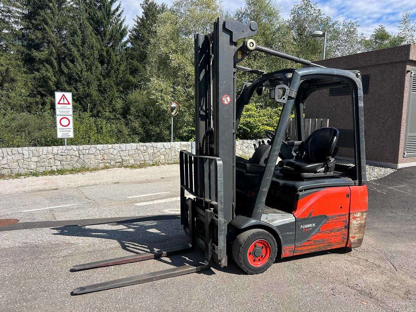 Použité vysokozdvižné vozíky JUNGHEINRICH E16C-02 - 5220mm ELEKTRO DREIRADFRONTSTAPLER (13070650)