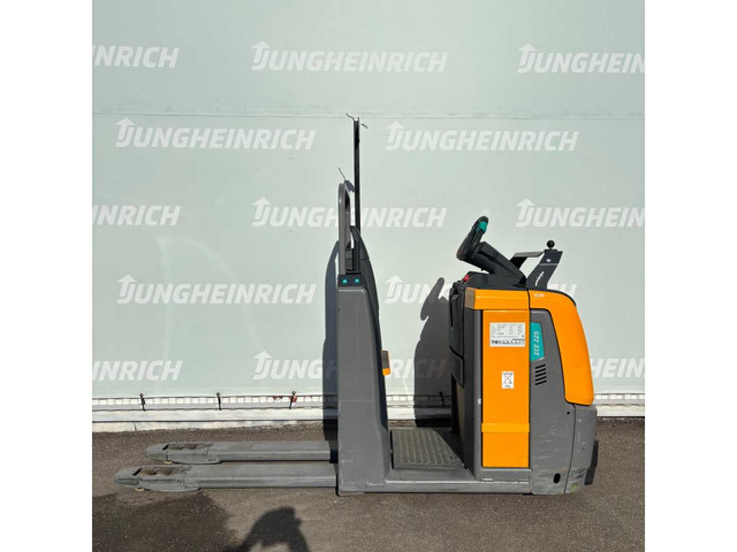 Použité vysokozdvižné vozíky JUNGHEINRICH ECE 225 1150mm ELEKTRO NIEDERHUBKOMMISSIONIERER (13034771)