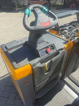 Použité vysokozdvižné vozíky JUNGHEINRICH ECE 225 Baujahr 2017 Stunden 1346 Akku 2017 ELEKTRO NIEDERHUBKOMMISSIONIERER (13039538)