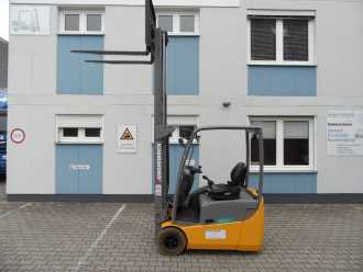 Použité vysokozdvižné vozíky JUNGHEINRICH EFG 115 - unter 2 Meter - NEUE Batterie ELEKTRO DREIRADFRONTSTAPLER (13040953)