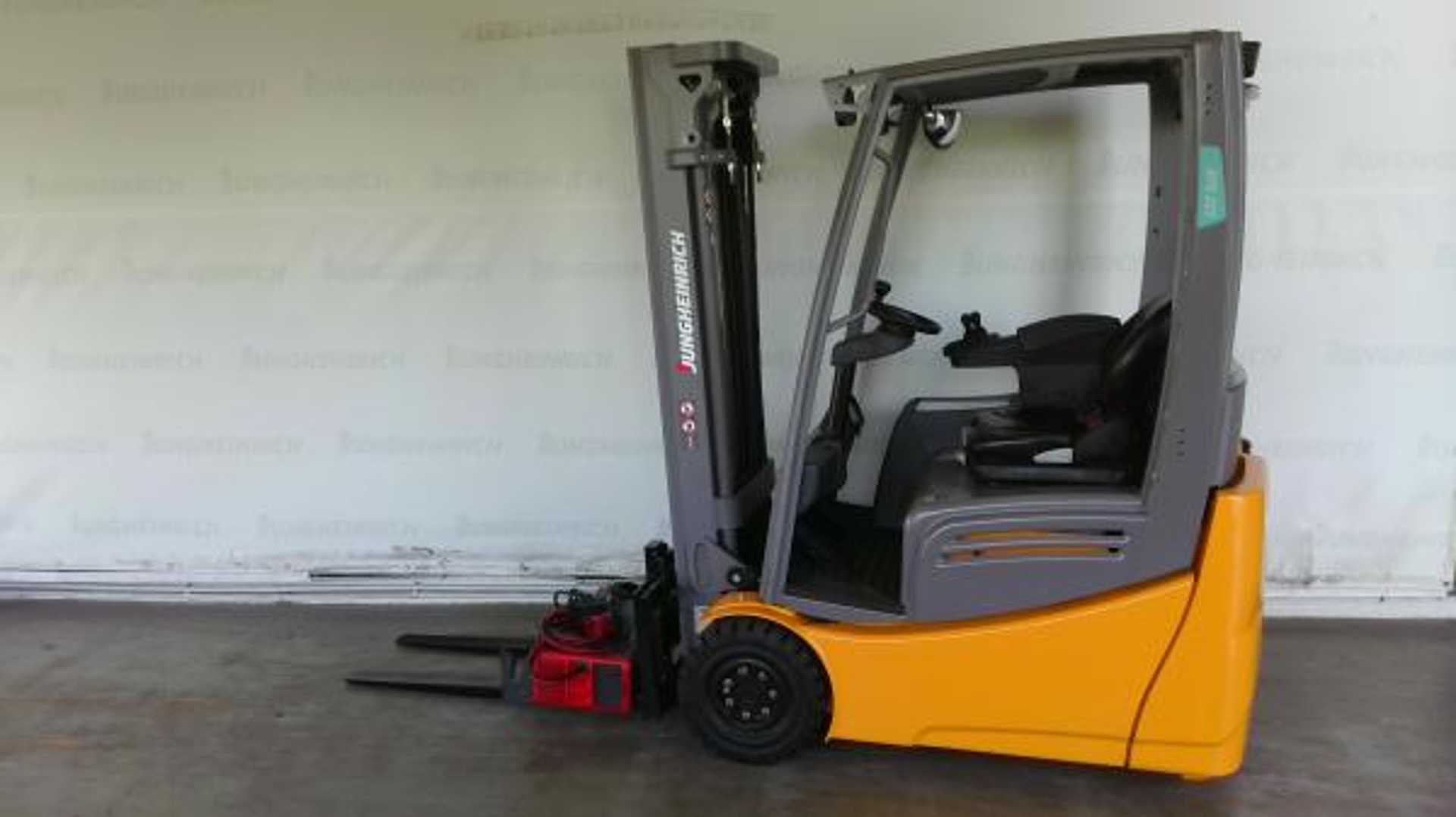 Použité vysokozdvižné vozíky JUNGHEINRICH EFG 215 GE 115 464DZ ELEKTRO VIERRADFRONTSTAPLER (13053311)