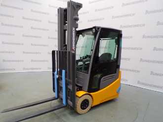 Použité vysokozdvižné vozíky JUNGHEINRICH EFG 215 SP GE 115-550 DZ ELEKTRO VIERRADFRONTSTAPLER (13033787) backdrop