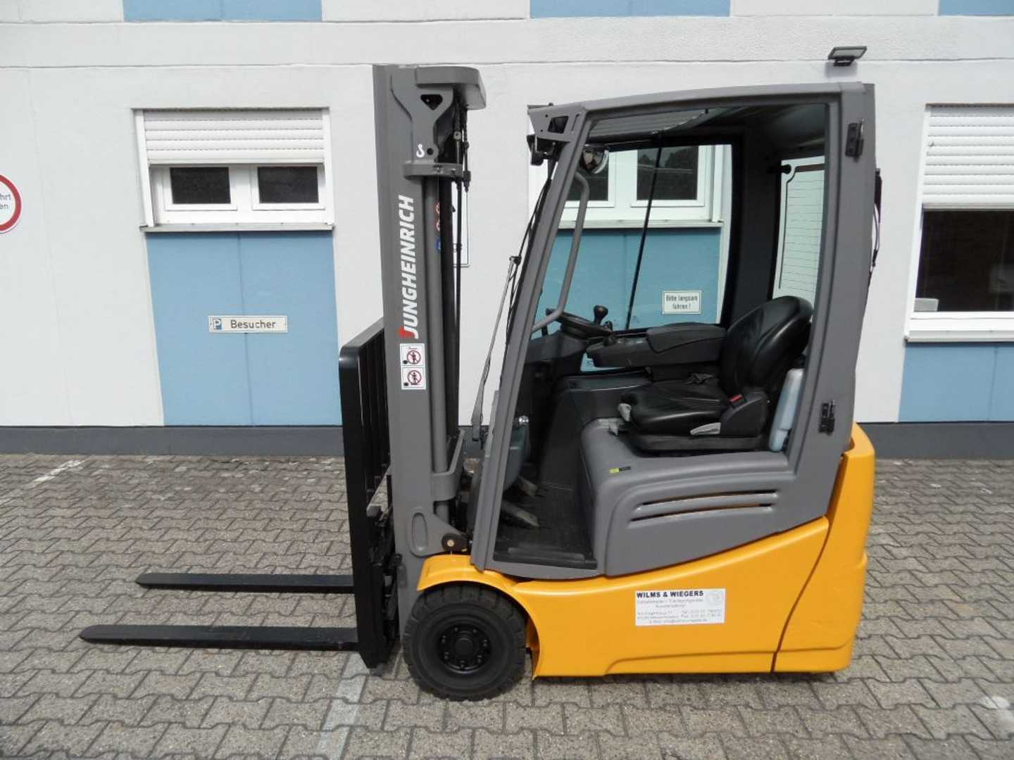Použité vysokozdvižné vozíky JUNGHEINRICH EFG 215 - Triplex - Doppelpedal - wenig Stunden ELEKTRO DREIRADFRONTSTAPLER (13064904)