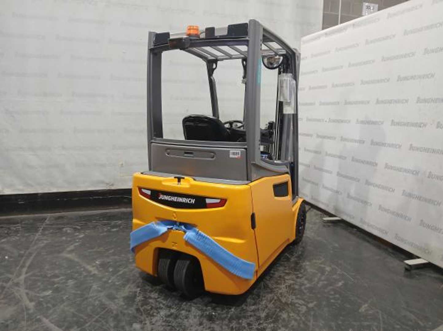 Použité vysokozdvižné vozíky JUNGHEINRICH EFG 216 SP GE 115 464 DZ ELEKTRO VIERRADFRONTSTAPLER (13065604)