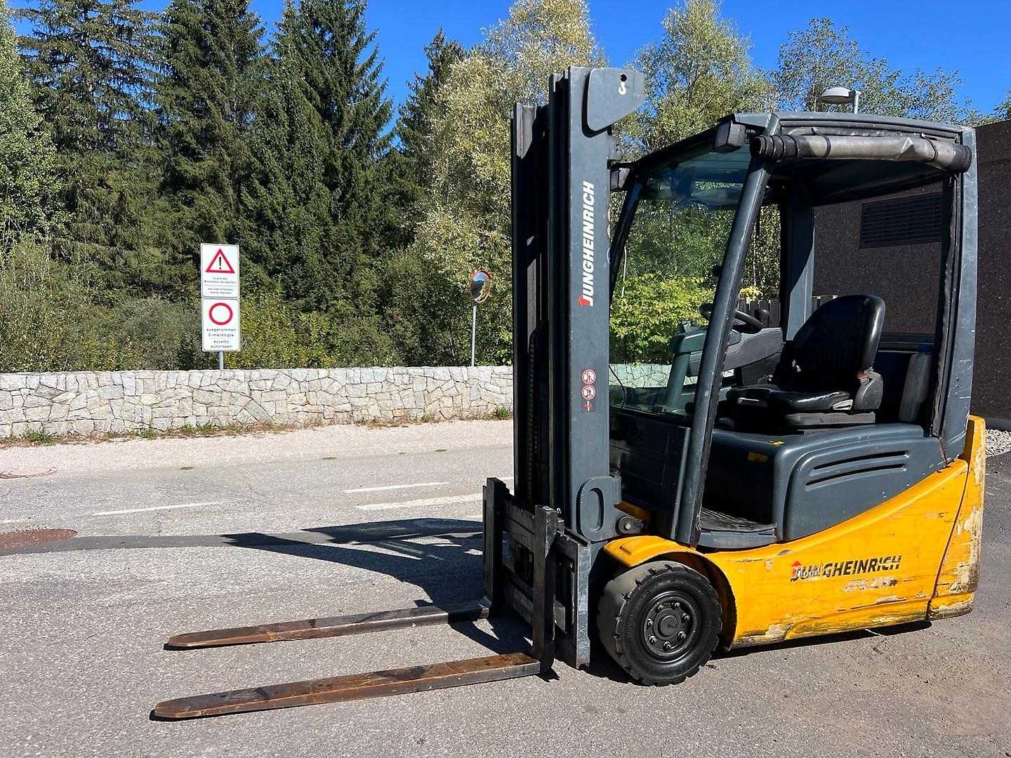Použité vysokozdvižné vozíky JUNGHEINRICH EFG 216k - 464DZ ELEKTRO DREIRADFRONTSTAPLER (13069939)