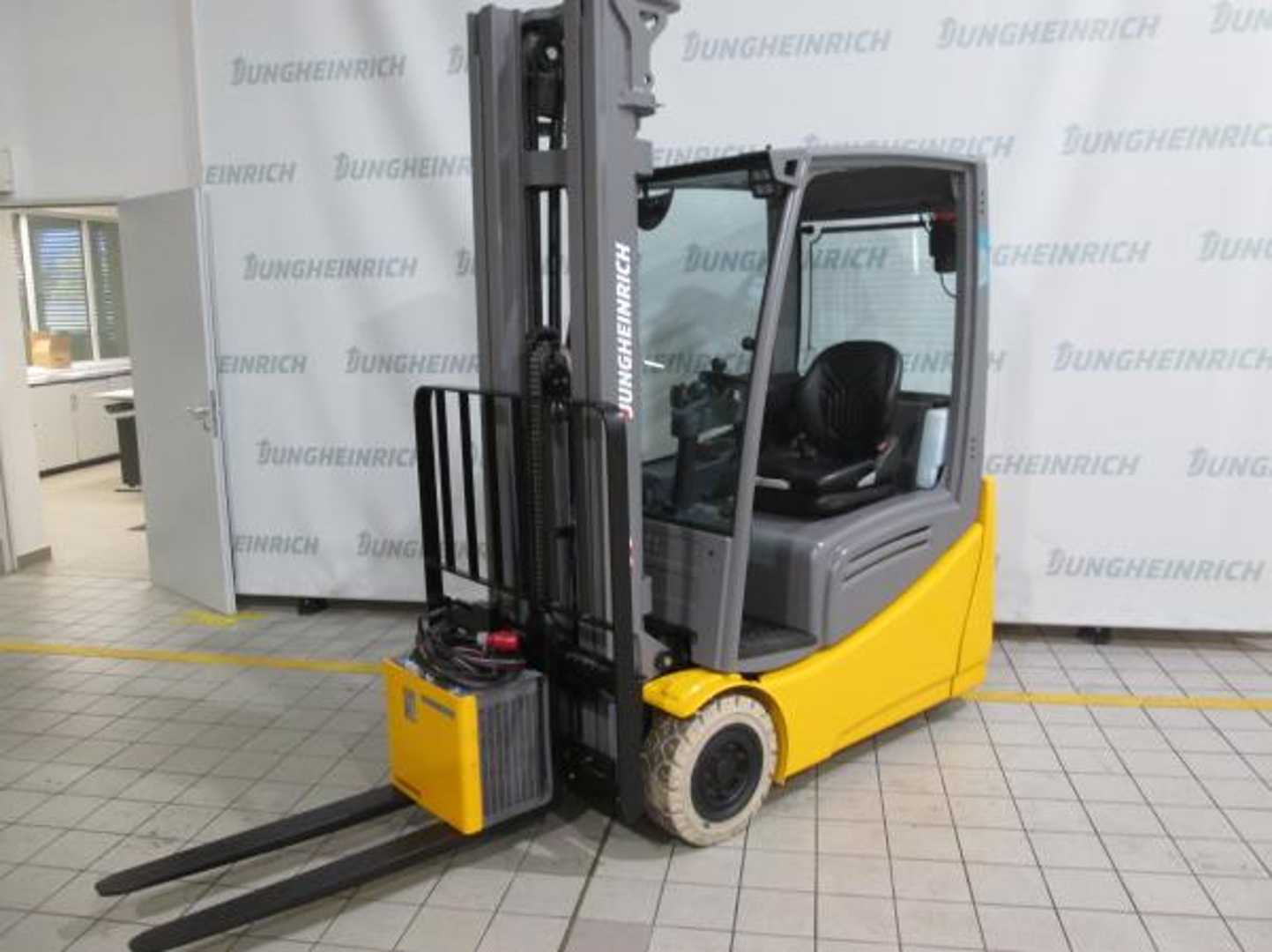 Použité vysokozdvižné vozíky JUNGHEINRICH EFG 216k SP GE 115-550 DZ ELEKTRO VIERRADFRONTSTAPLER (13006208)