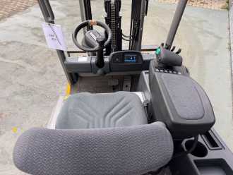 Použité vysokozdvižné vozíky JUNGHEINRICH EFG 218 Baujahr 2020 / Stunden 11827 HH 3100 ELEKTRO DREIRADFRONTSTAPLER (13004287)