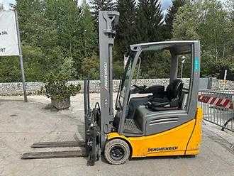Použité vysokozdvižné vozíky JUNGHEINRICH EFG 218k - 400ZT ELEKTRO DREIRADFRONTSTAPLER (13076933)