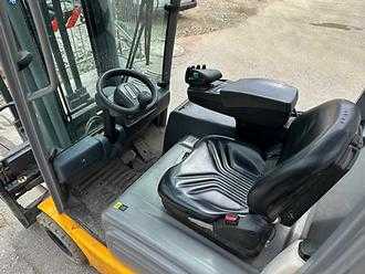 Použité vysokozdvižné vozíky JUNGHEINRICH EFG 218k - 400ZT ELEKTRO DREIRADFRONTSTAPLER (13076933)