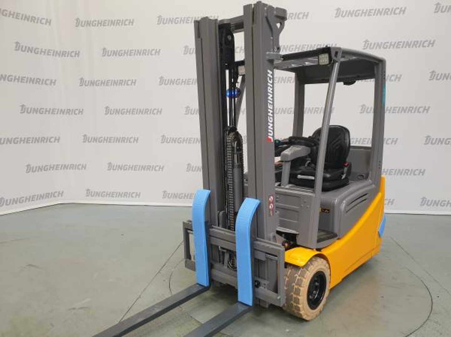 Použité vysokozdvižné vozíky JUNGHEINRICH EFG 218k SP GE 115-480 DZ ELEKTRO VIERRADFRONTSTAPLER (13043153)