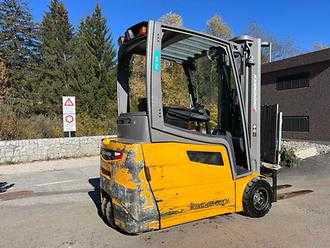 Použité vysokozdvižné vozíky JUNGHEINRICH EFG 220 - 330ZZ ELEKTRO DREIRADFRONTSTAPLER (13076945)