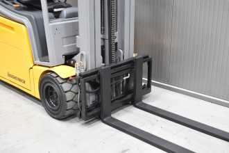 Použité vysokozdvižné vozíky JUNGHEINRICH EFG 220 /56212/ ELEKTRO DREIRADFRONTSTAPLER (13028566)
