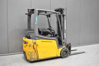 Použité vysokozdvižné vozíky JUNGHEINRICH EFG 220 /56213/ ELEKTRO DREIRADFRONTSTAPLER (13028567)