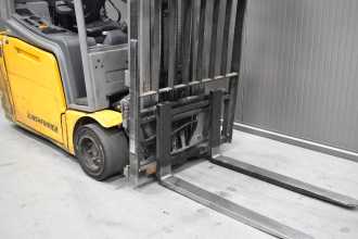 Použité vysokozdvižné vozíky JUNGHEINRICH EFG 220 /56214/ ELEKTRO DREIRADFRONTSTAPLER (13028568)