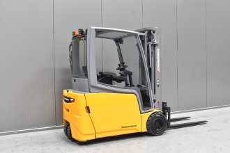 Použité vysokozdvižné vozíky JUNGHEINRICH EFG 220 /58285/ ELEKTRO DREIRADFRONTSTAPLER (13058572)